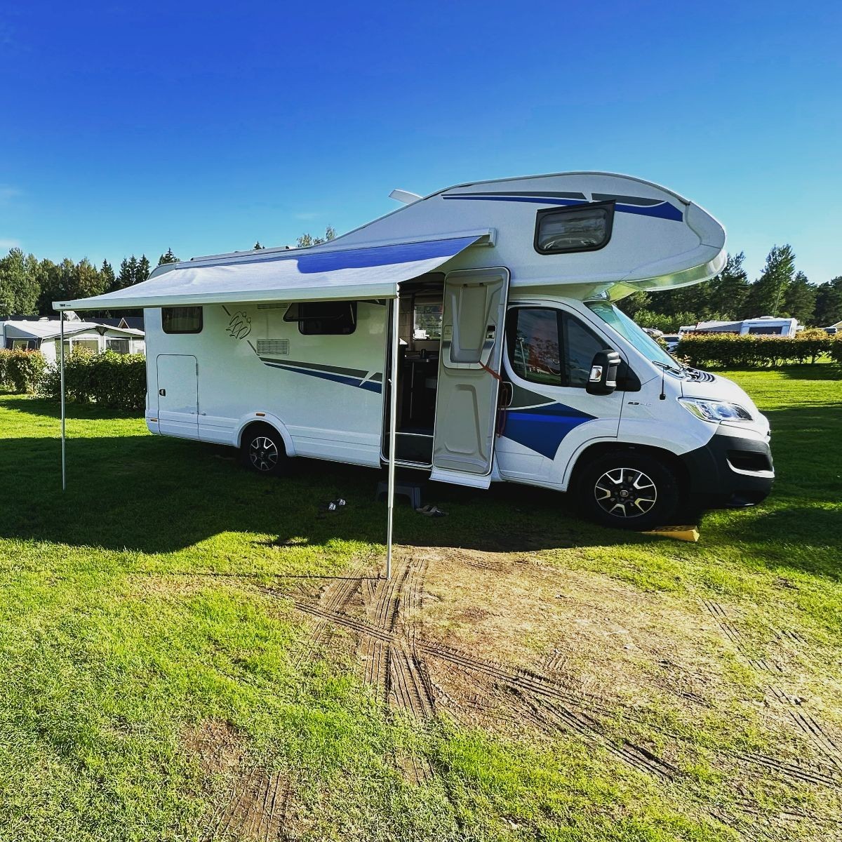 Rent motorhome in Örebro with 4 sleeping spots MyCamper