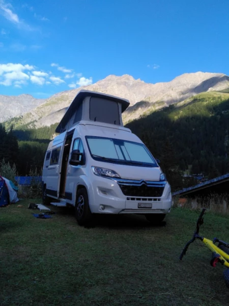 Pössl Summit 600 Plus Wohnmobil - Saint Blaise, Schweiz