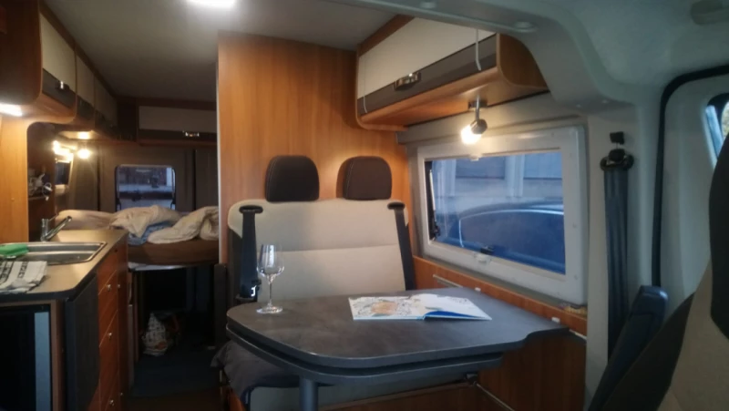 Pössl Summit 600 Plus Wohnmobil - Saint Blaise, Schweiz