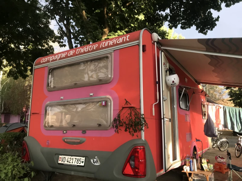Knaus Caravane Knaus Südwind 500 TKM Modèle 200 Husvagn - Echallens, Schweiz