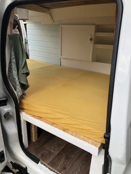 Nissan Kubistar Campingbus - Hünibach, Schweiz