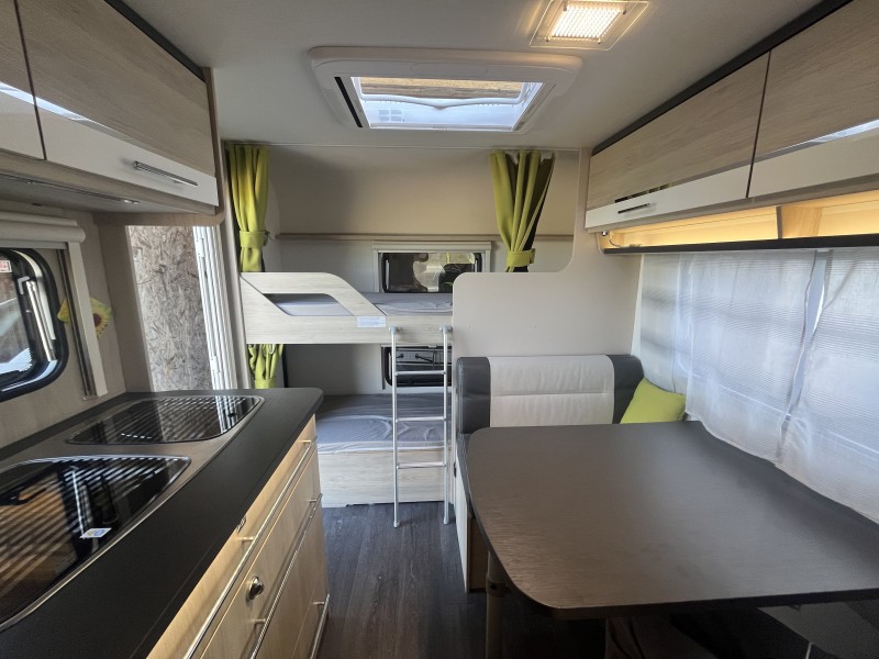 Sterckeman Starlett Comfort 476 PE Kid's Matkailuvaunu - Götighofen, Sveitsi