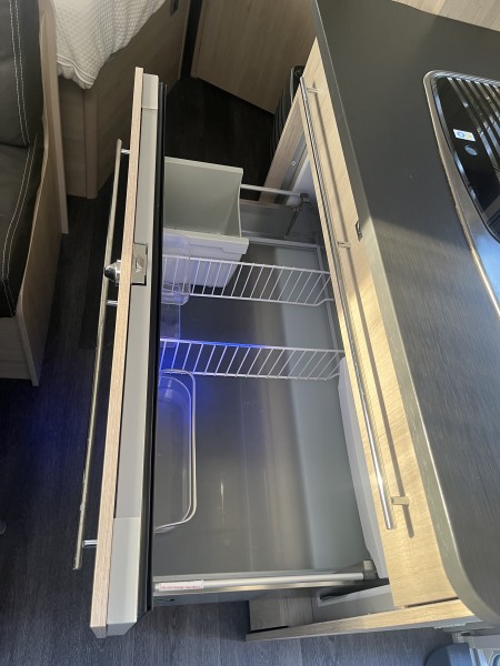 Sterckeman Starlett Comfort 476 PE Kid's Matkailuvaunu - Götighofen, Sveitsi