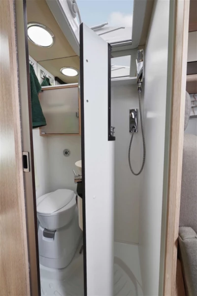Pössl summit plus 600 Camping-car - Riehen, Suisse