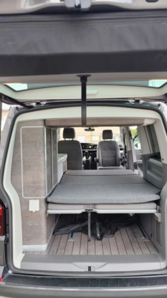 VW California 6.1 Ocean Retkeilyauto - Nyon, Sveitsi
