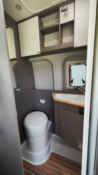LMC Innovan 590 Campingbus - Birrhard, Schweiz