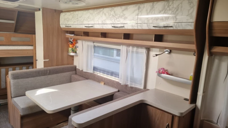 Hobby KMFe 560 Deluxe Wohnwagen - Sempach, Schweiz