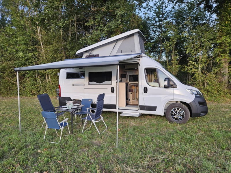 Pössl Summit 600 Plus Wohnmobil - Echallens, Schweiz