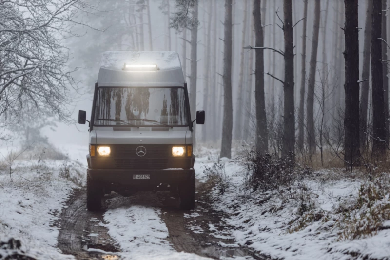 Mercedes T1 310 4x4 by Larag + Uniqcab Campingbus - Aarberg, Schweiz