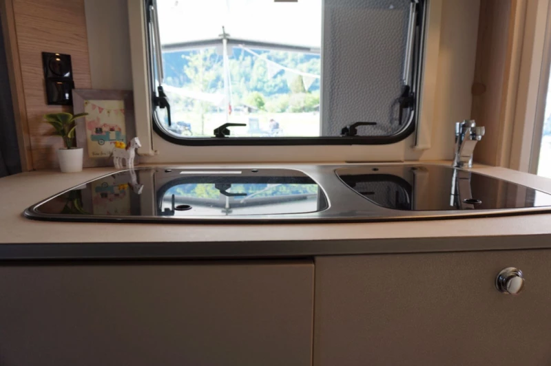 LMC Sassino 470K mit Vorzelt Wohnwagen - Thal, Schweiz