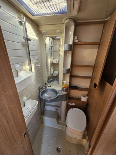 Bürstner Averso 480 TK Caravan - Duggingen, Switzerland