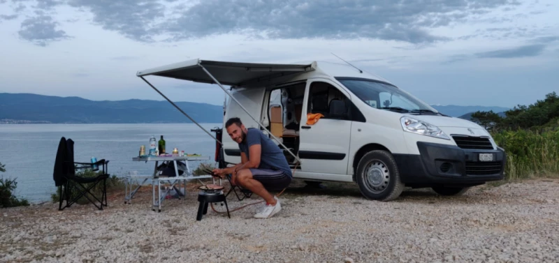 Peugeot Expert 2.0 Campervan - Forel, Switzerland
