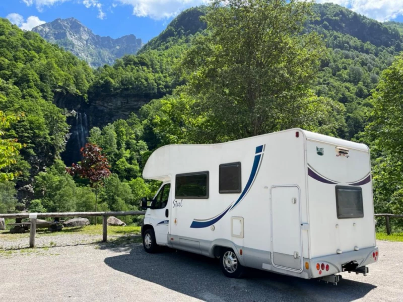 McLouis MC Louis Wohnmobil - Porsel, Schweiz