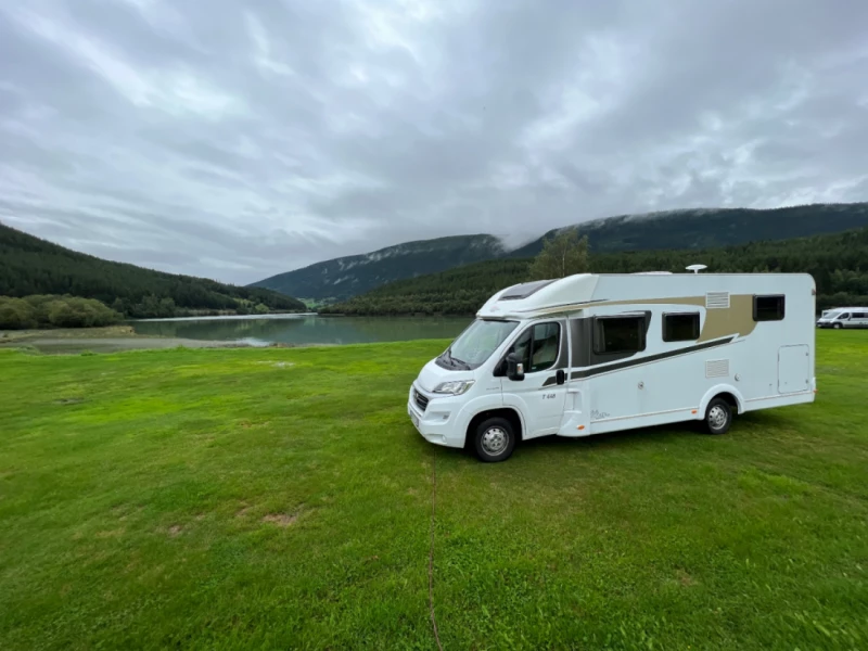 Carado T 448 Wohnmobil - Mjölby, Schweden