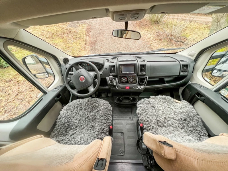 Carado T 448 Wohnmobil - Mjölby, Schweden