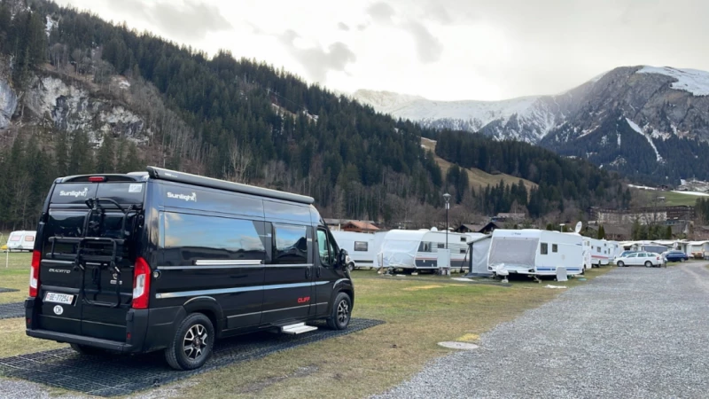 Sunlight Cliff 600 Campingbus - Thun, Schweiz