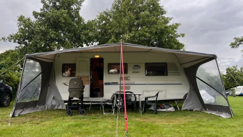 Knaus Sport 500 Matkailuvaunu - Kastrup, Tanska