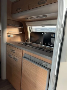 Knaus T@B 320 Matkailuvaunu - Dietfurt SG, Sveitsi