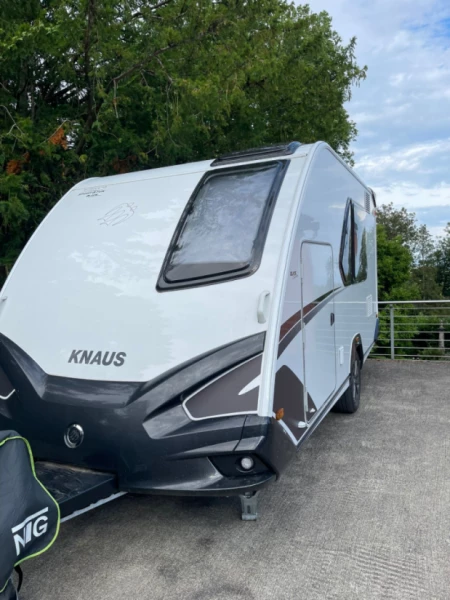 Knaus Sport & Fun Black Selection mit Töffgarage Wohnwagen - Beringen, Schweiz