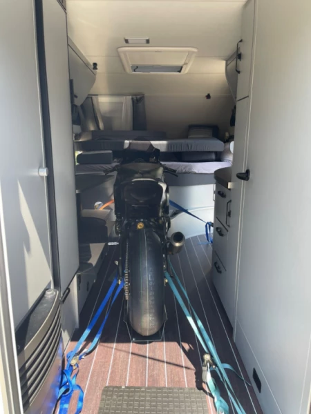 Knaus Sport & Fun Black Selection mit Töffgarage Wohnwagen - Beringen, Schweiz
