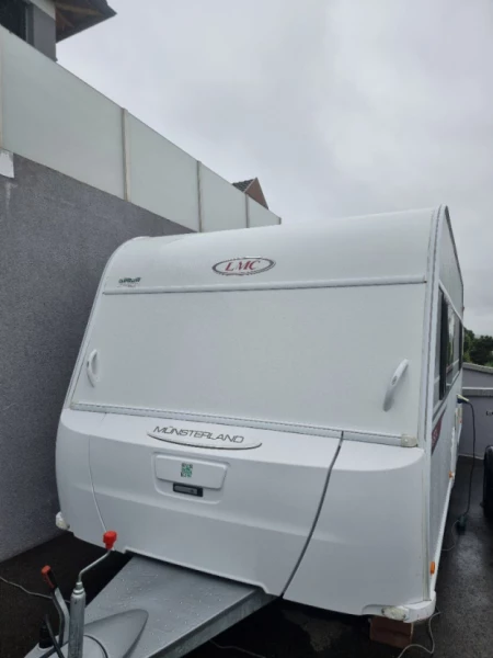 LMC Musica 470E Husvagn - CHATONNAYE, Schweiz