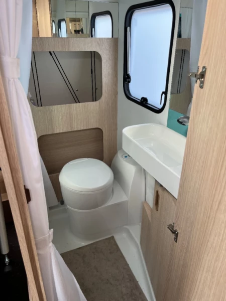 Adria Aviva 472 PK Matkailuvaunu - Nivå, Tanska