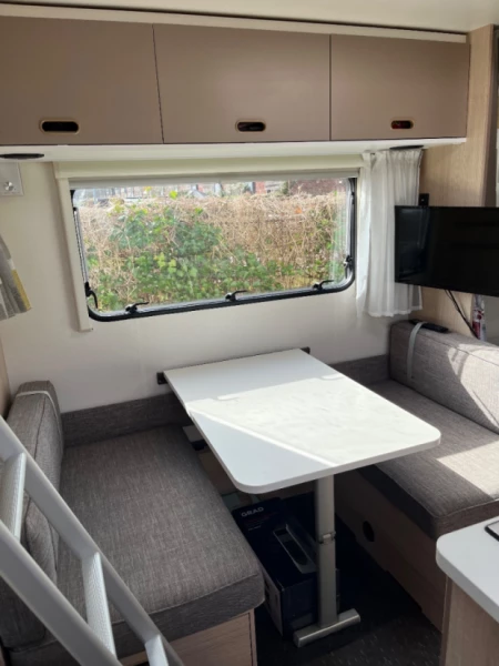 Adria Aviva 472 PK Matkailuvaunu - Nivå, Tanska