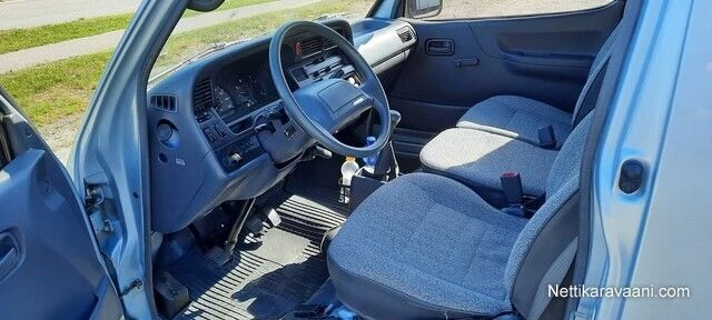 Toyota Hiace IV Bussi 2.4 D Campingbus - Nummela, Finnland