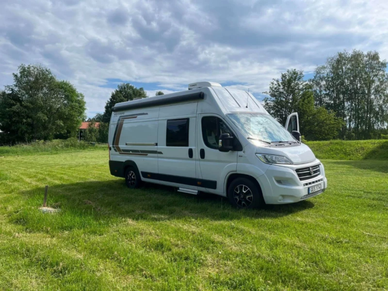 Weinsberg 630 MEG OUTLAW (R47) Campingbus - Segeltorp, Schweden
