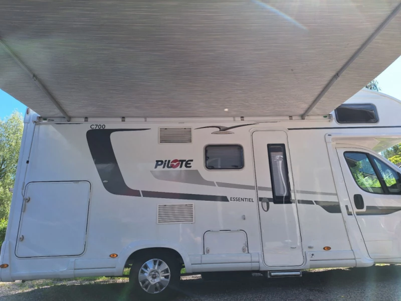 Pilote C700G Matkailuauto (Sa) 3OV 2287CM3 Bobil - Helsinki, Finland