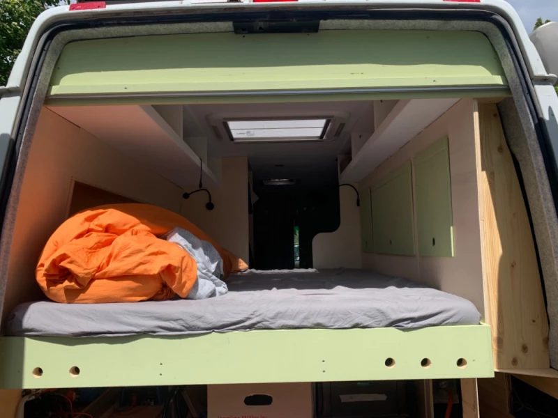 Mercedes Sprinter Campingbus - Gampelen, Schweiz