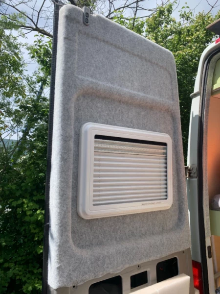 Mercedes Sprinter Campingbus - Gampelen, Schweiz
