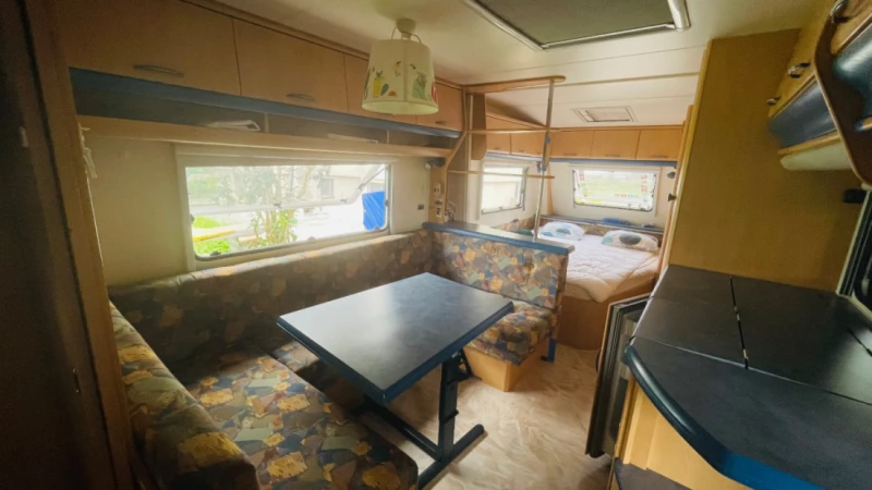 Hobby Deluxe Wohnwagen - Courtételle, Schweiz