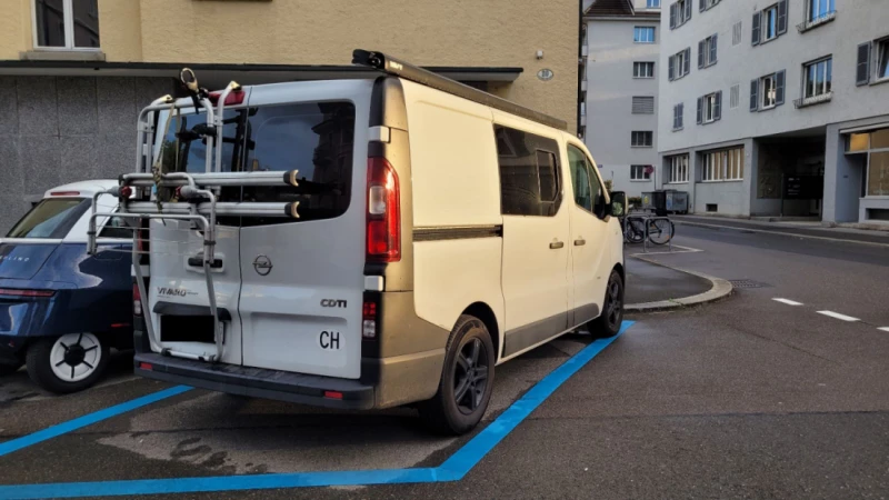 Opel Vivaro Campingbus - Luzern, Schweiz