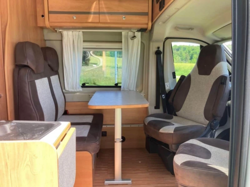 Pössl 2 win plus Campingbus - Vauderens, Schweiz