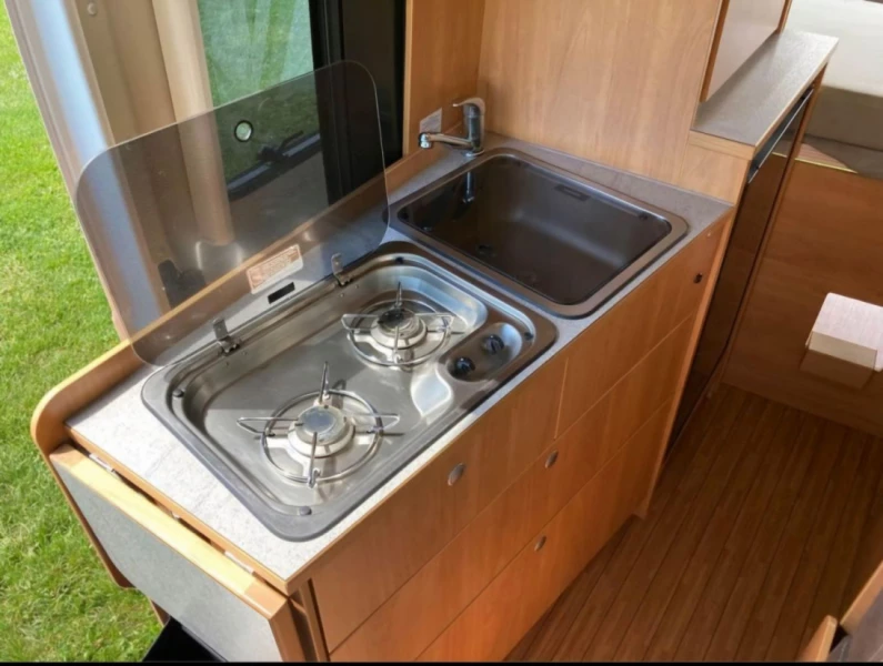 Pössl 2 win plus Campingbus - Vauderens, Schweiz