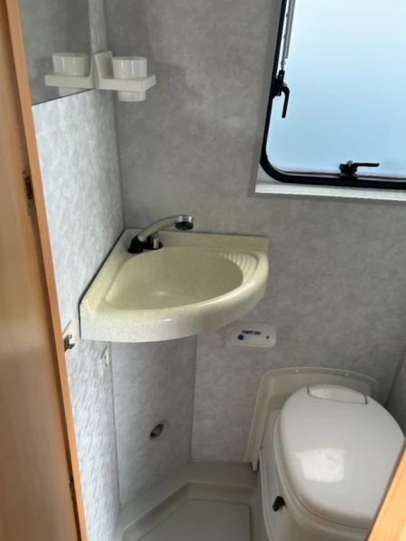 Adria Adriatik Twin Campingbus - Linköping, Schweden