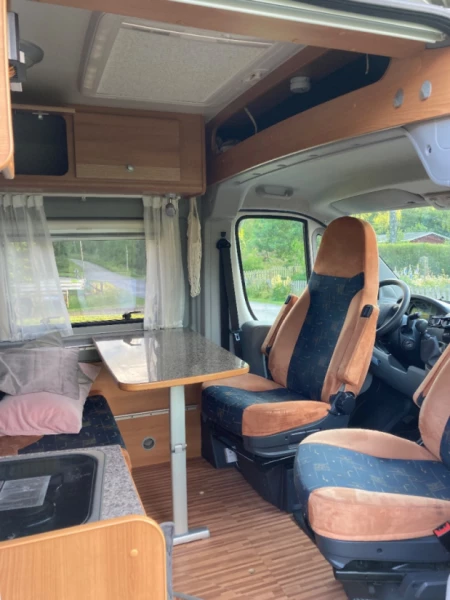 Pössl Road Cruiser Campingbus - Virestad, Schweden