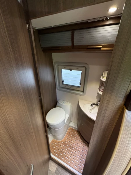 Bravia Mobil Swan Campingbus - Skåla, Norwegen