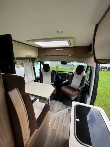 Bravia Mobil Swan Campingbus - Skåla, Norwegen