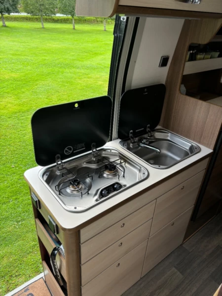 Bravia Mobil Swan Campingbus - Skåla, Norwegen