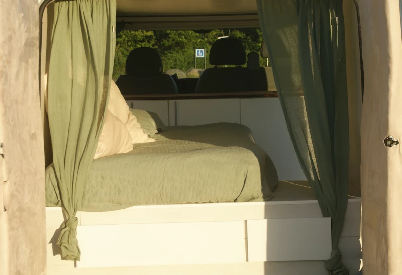 Ford Transit Van 2.2 TDCi Campingbus - Umeå, Schweden