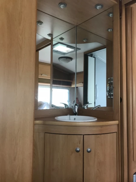 Knaus Südwind 500 barnkammarvagn Caravan - Karlsborg, Sweden