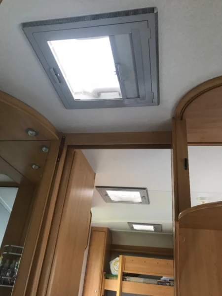 Knaus Südwind 500 barnkammarvagn Caravan - Karlsborg, Sweden