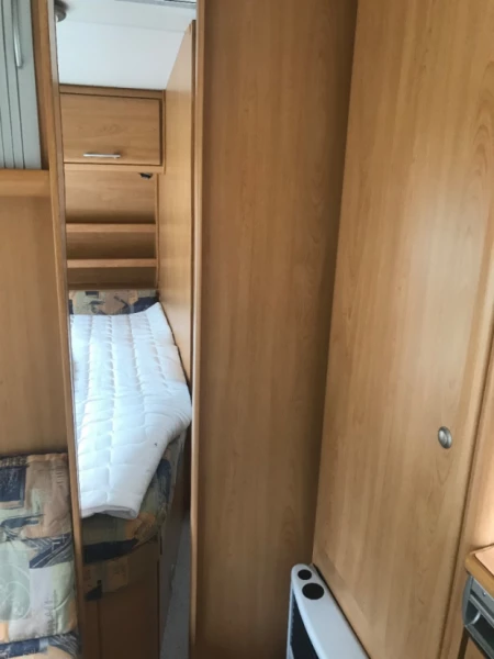 Knaus Südwind 500 barnkammarvagn Caravan - Karlsborg, Sweden