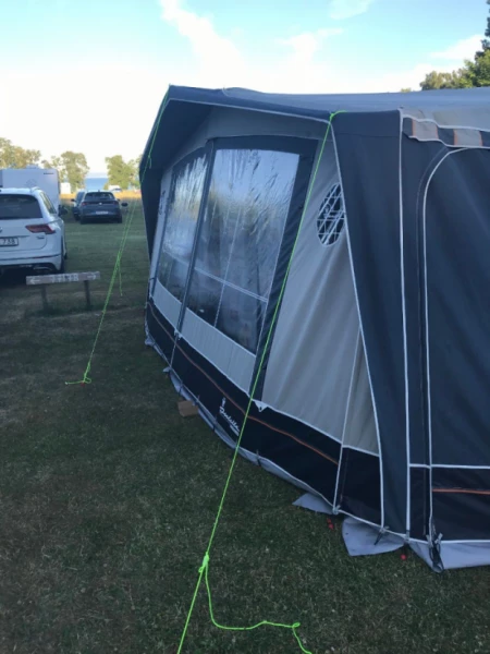 Knaus Südwind 500 barnkammarvagn Caravan - Karlsborg, Sweden
