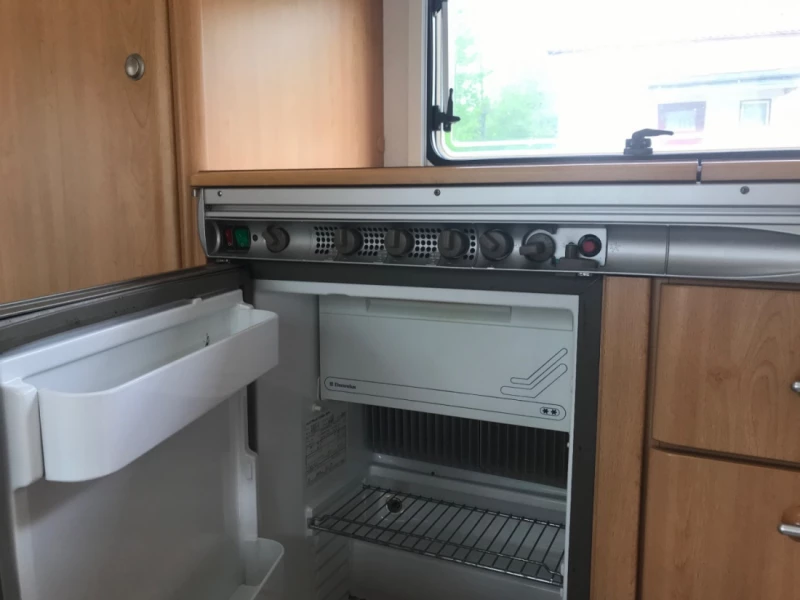 Knaus Südwind 500 barnkammarvagn Caravan - Karlsborg, Sweden