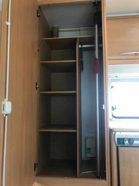 Knaus Südwind 500 barnkammarvagn Caravan - Karlsborg, Sweden