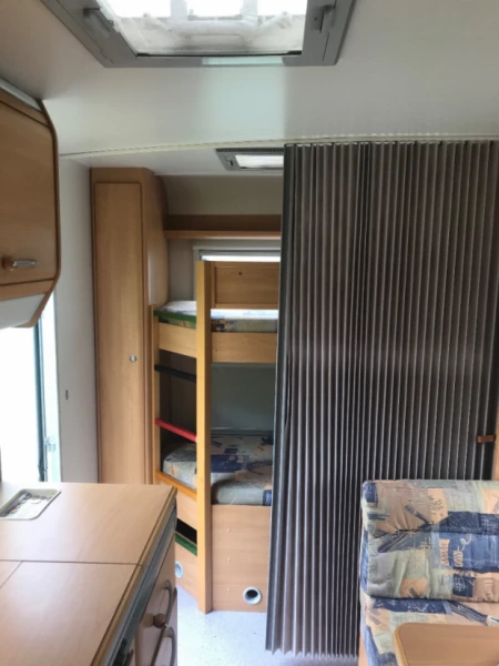 Knaus Südwind 500 barnkammarvagn Caravan - Karlsborg, Sweden