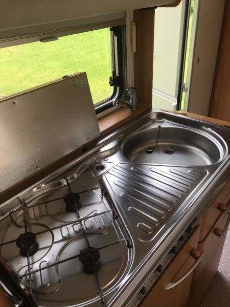 Knaus Südwind 500 barnkammarvagn Caravan - Karlsborg, Sweden
